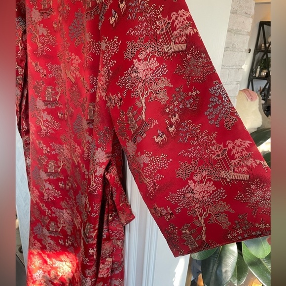 Red Satin Chinese Robe or Kimono - Picture 9 of 10
